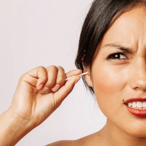 ear-wax-cleaning-using-cottonbud
